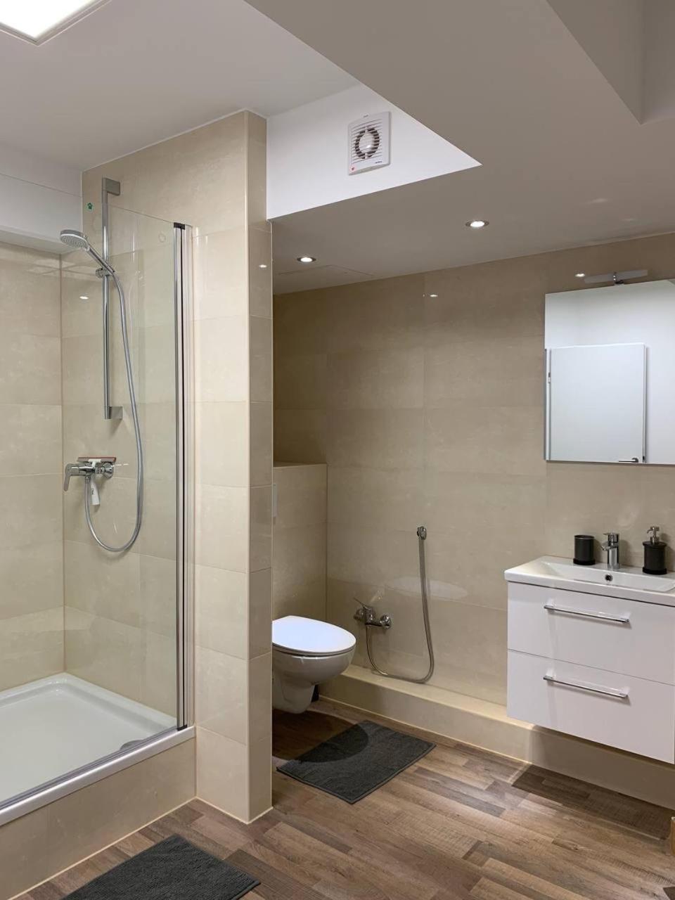 קלן Central Private Rooms In Popular Neighborhood! מראה חיצוני תמונה