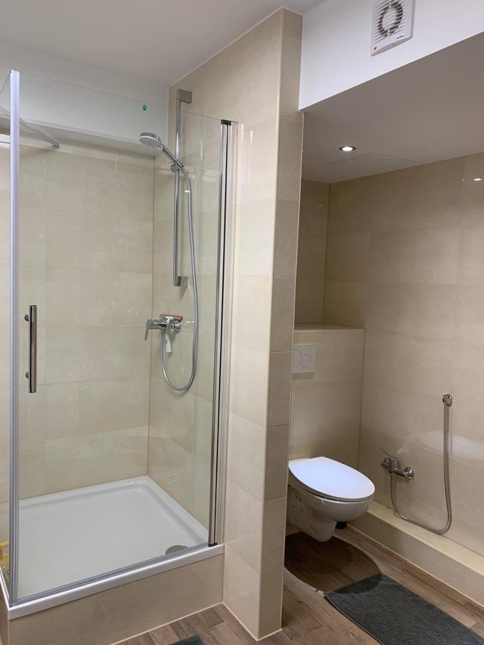 קלן Central Private Rooms In Popular Neighborhood! מראה חיצוני תמונה