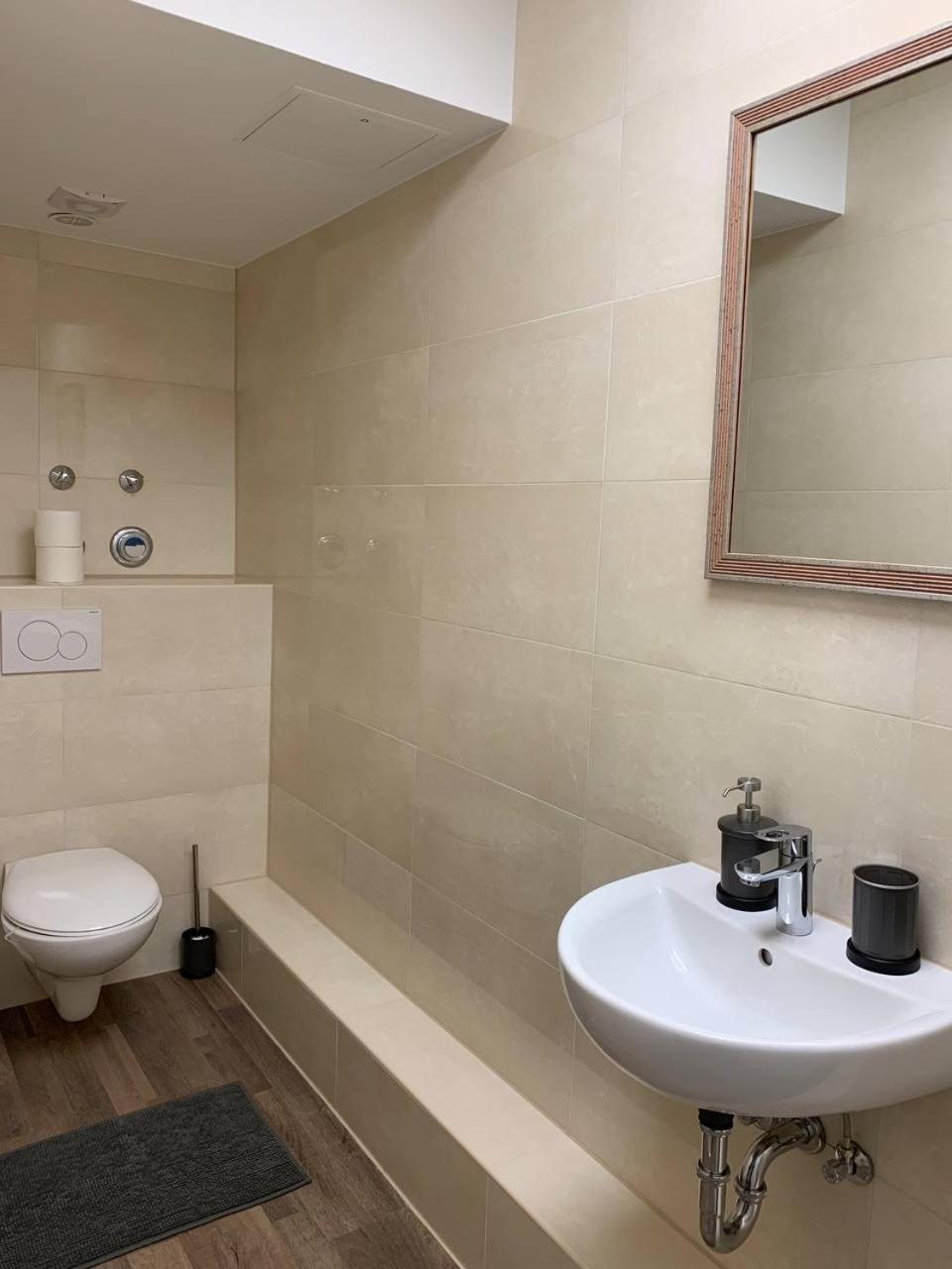 קלן Central Private Rooms In Popular Neighborhood! מראה חיצוני תמונה